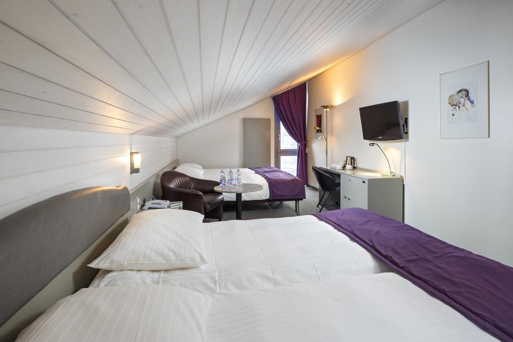 Hotel Fly Away Kloten Ngoại thất bức ảnh
