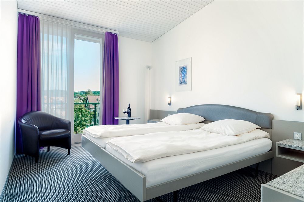 Hotel Fly Away Kloten Ngoại thất bức ảnh