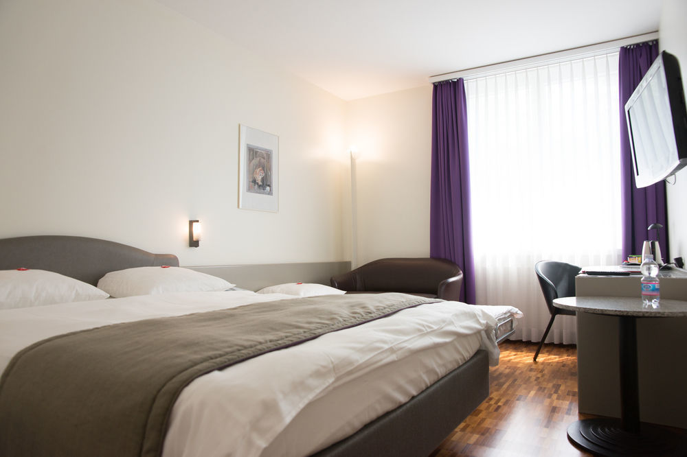 Hotel Fly Away Kloten Ngoại thất bức ảnh