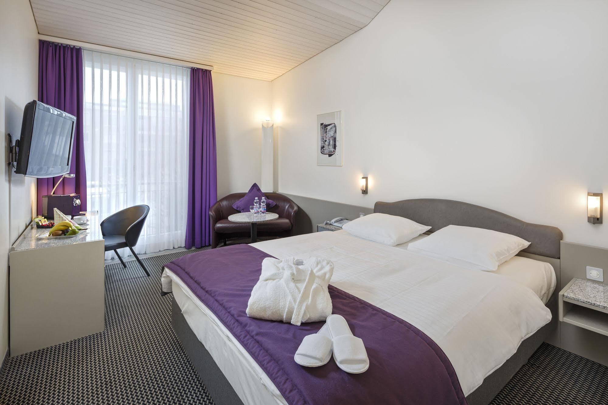 Hotel Fly Away Kloten Ngoại thất bức ảnh