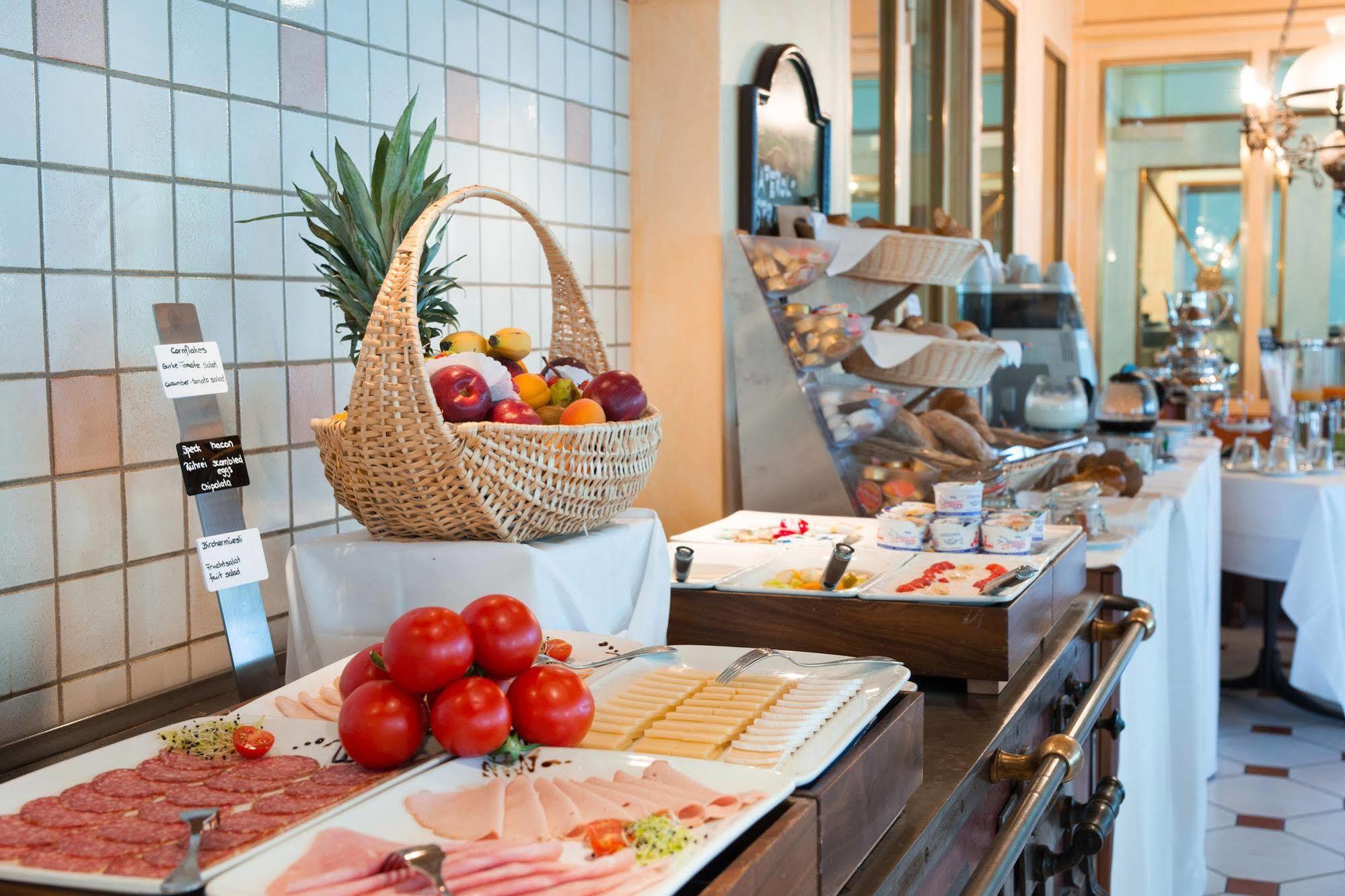 Hotel Fly Away Kloten Ngoại thất bức ảnh
