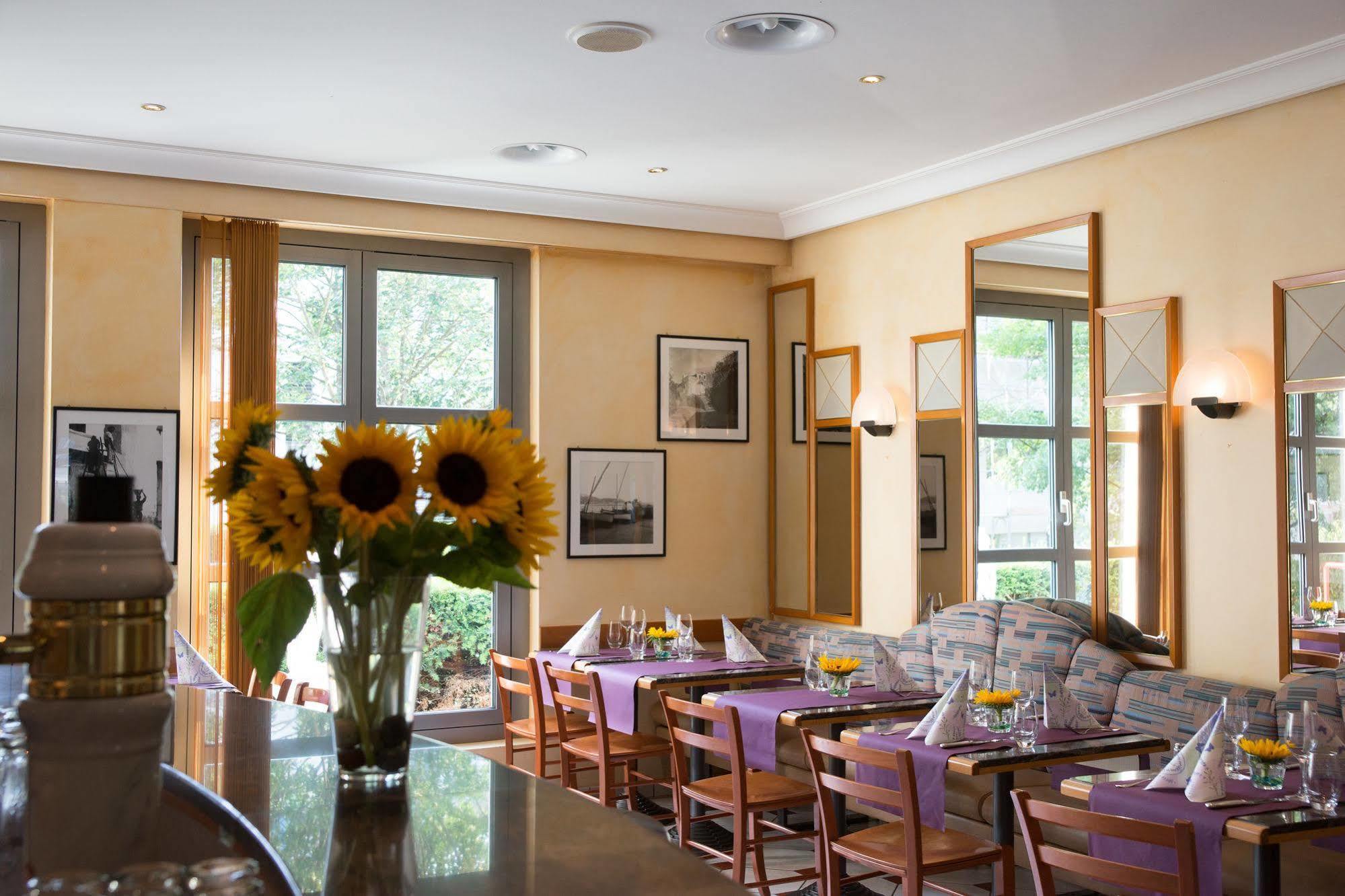 Hotel Fly Away Kloten Ngoại thất bức ảnh