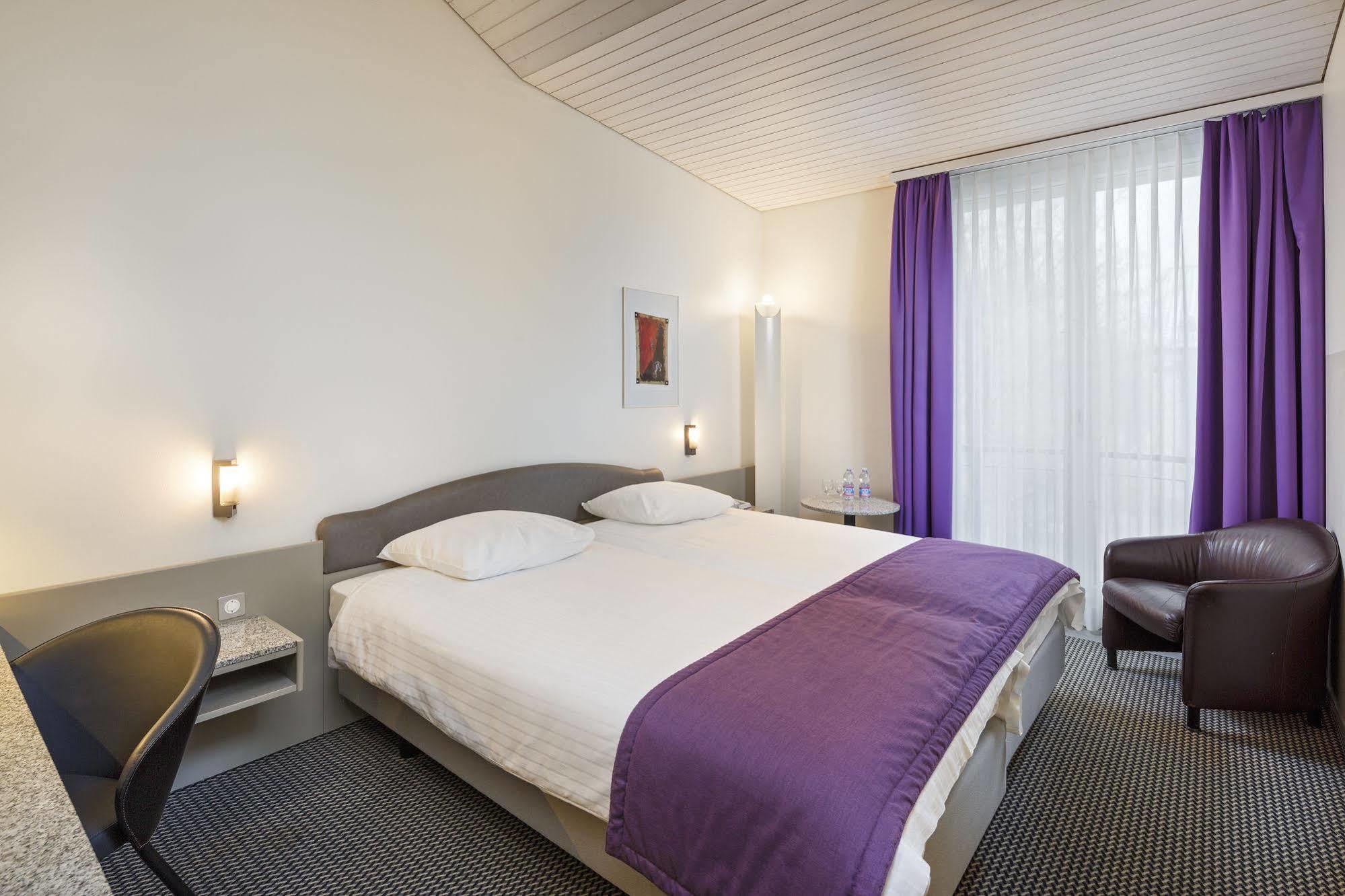 Hotel Fly Away Kloten Ngoại thất bức ảnh